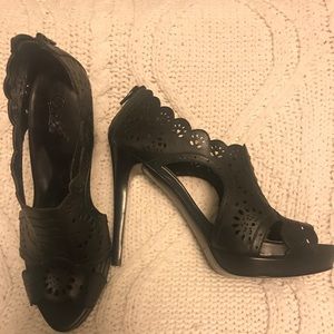 New without box - Carlos Santana stilettos